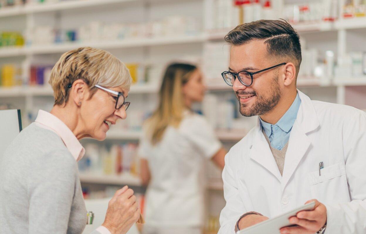 pharmacist speaking with patient