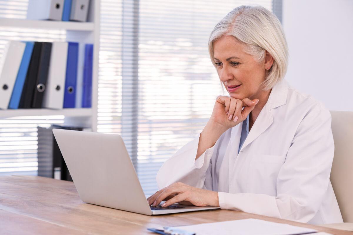 Doctor focuses on computer to prevent patient churn with AI