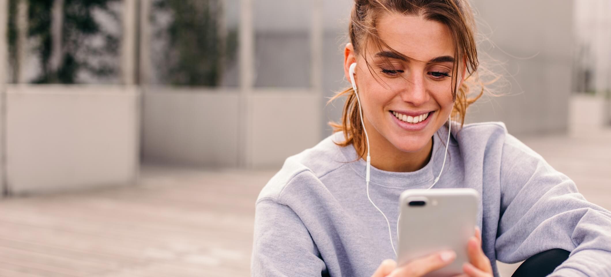 Physician takes a break from exercising to read about medical practice social media