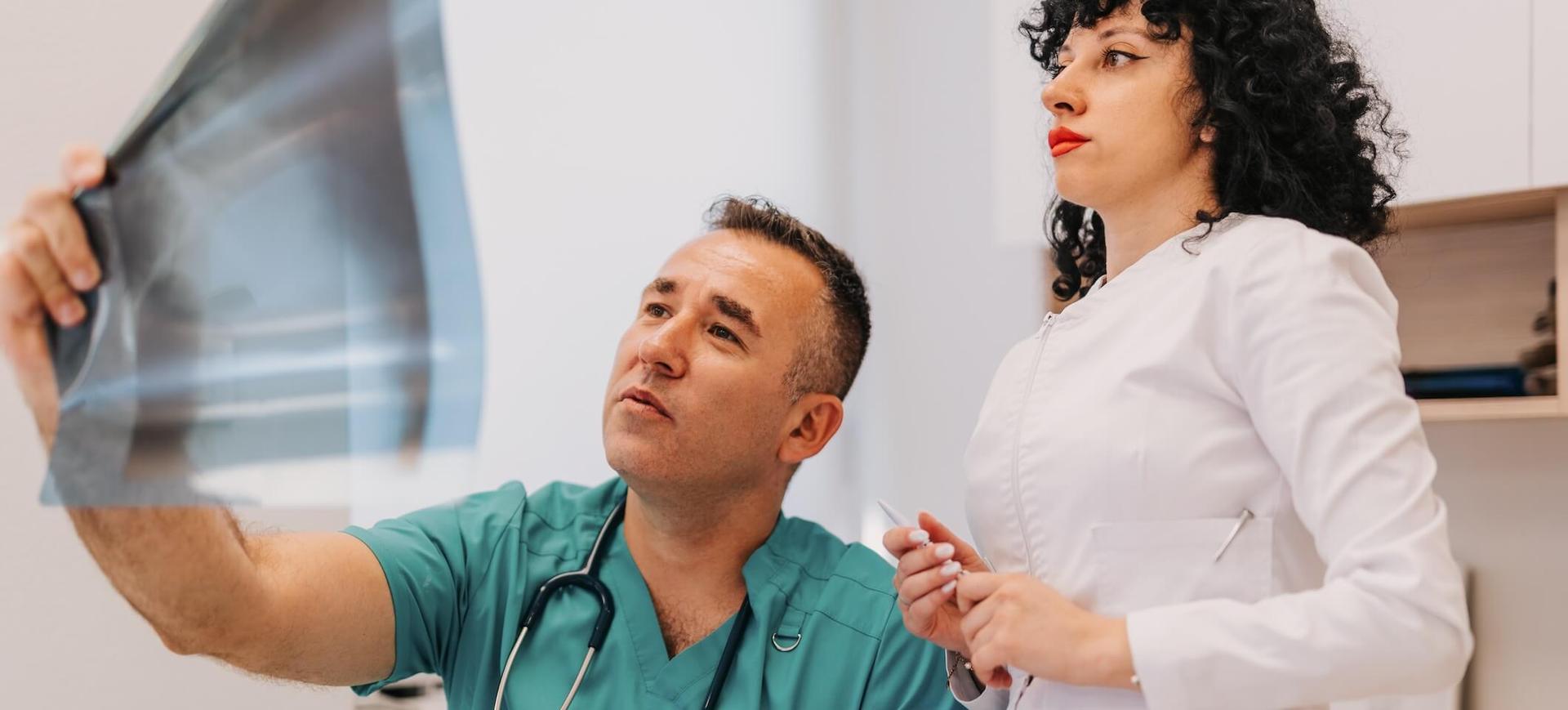 How to benchmark KPIs to measure and improve your clinic's performance ...